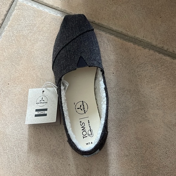 Toms - Picture 2 of 8